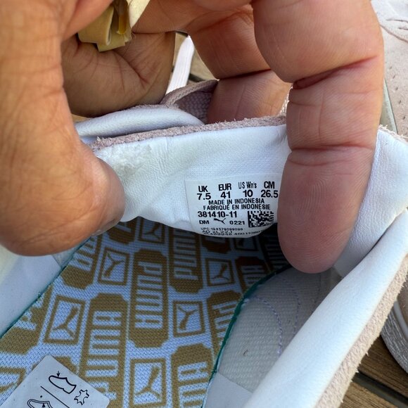 Puma Womens Suede Classic Sneakers Size 10 Light Pink & White - Picture 6 of 7